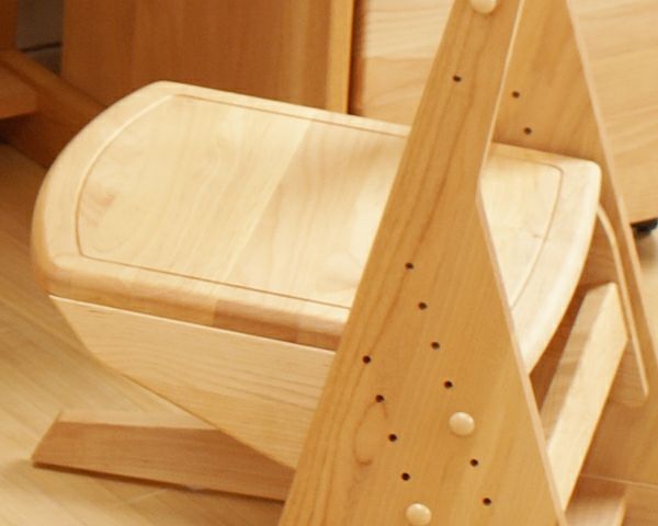 木のぬくもりがあり使いやすいアルダー材の学習椅子_詳細03