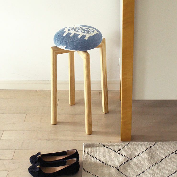 ヒツジスツールの使用イメージ（ブルー）