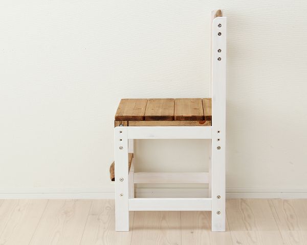 使い込むほど味がでてくるカントリー調の学習いす _詳細03