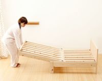 ひのき無垢材を使用した伸縮自在シングルベッドす すのこベッド