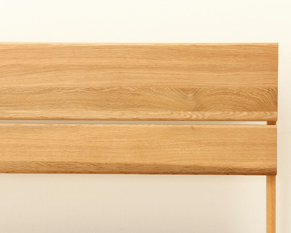 木の素材感を存分に味わえるくっきりとした木目の木製すのこベッド