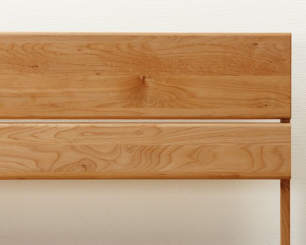 アルダー材をふんだんに使用した木製すのこベッド