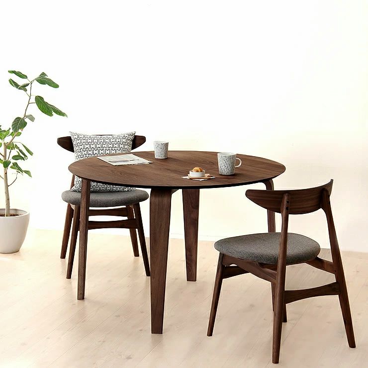 木の風合いを活かしたナチュラルな仕上がりのダイニングテーブルセット