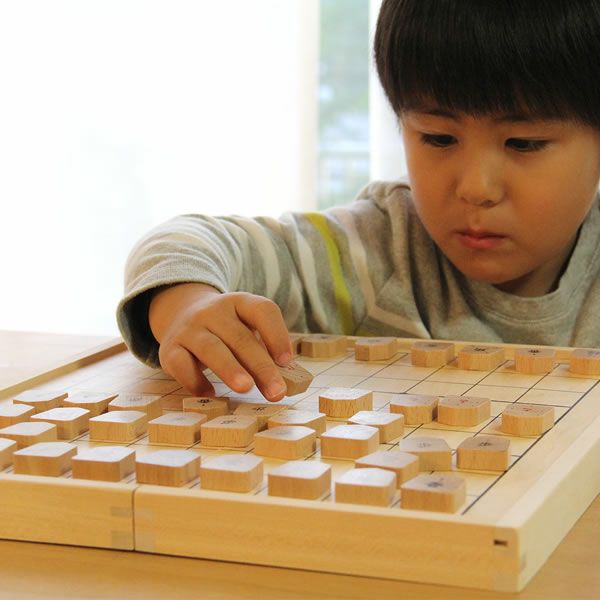 積み木遊びから本将棋まで木の温もりあふれる将棋ゲーム