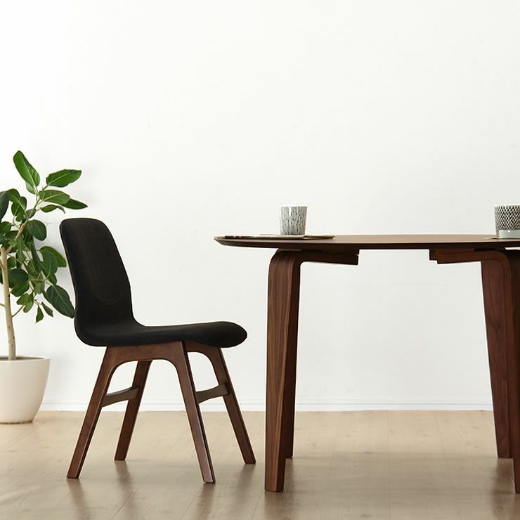 ゆったりくつろげるダイニングテーブルセット