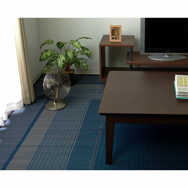 和室はもちろん、洋室など様々なお部屋にも溶け込みやすいい草ラグカーペット