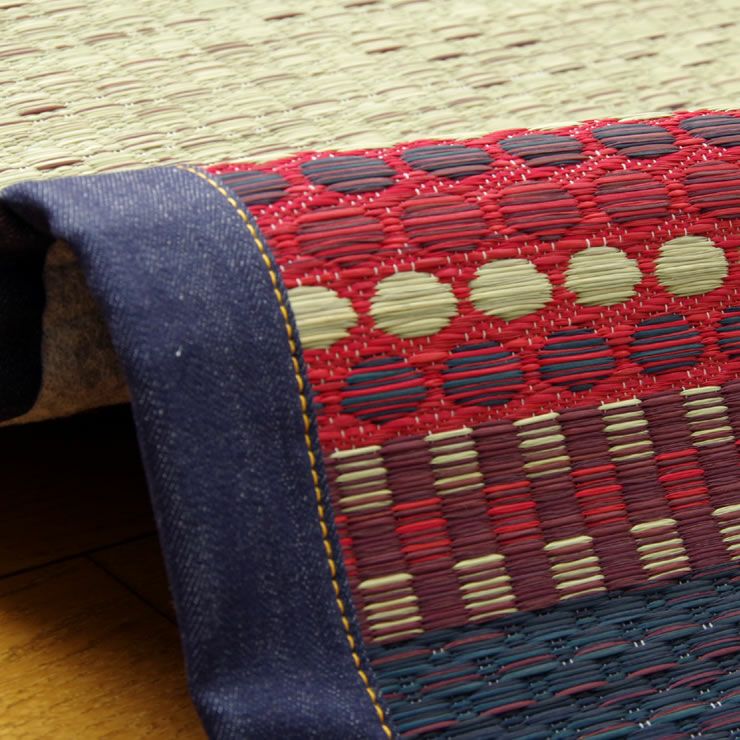 汚れが浸透しにくい素材のい草ラグ