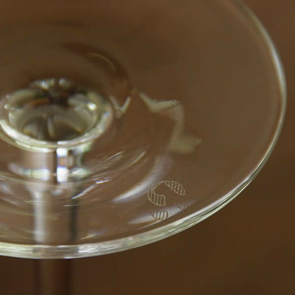 丸みを帯びたフォルムは美しく上品なレッドワイングラス2個セット