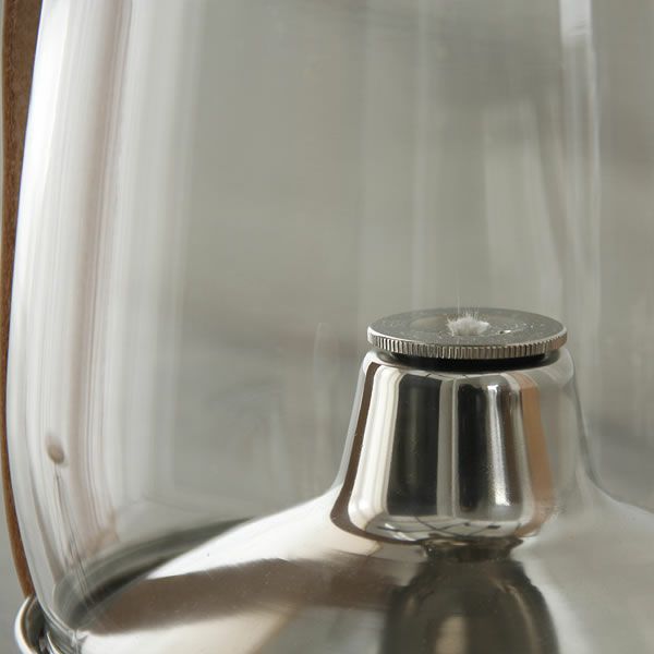 吹きガラスに本革のストラップとステンレスを組み合わせたオイルランタン