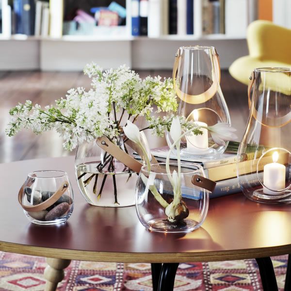 雫のように丸みのある暖かなデザインのフラワーベース