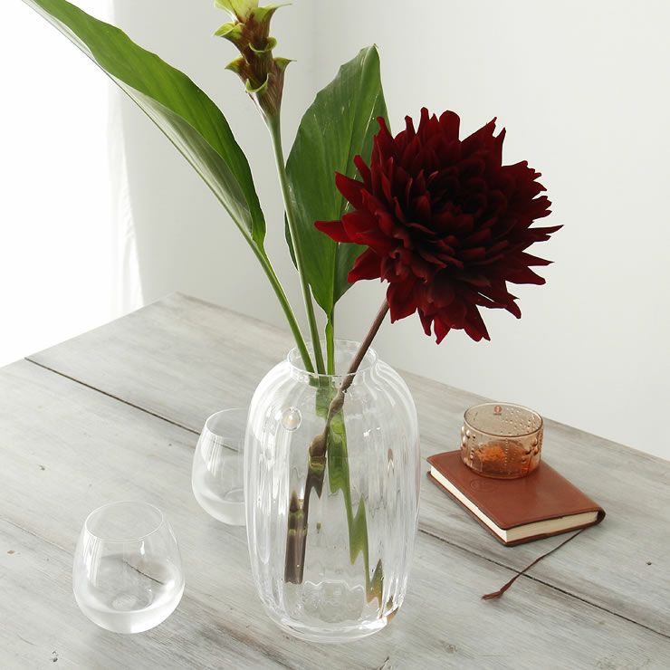 落ち着いた雰囲気のフラワーベース