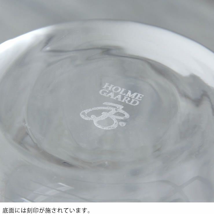 底面には刻印が施されているフラワーベース