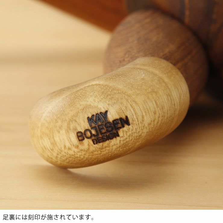 足の裏には小さな文字で焼き印が施されている木製アニマルモンキーM