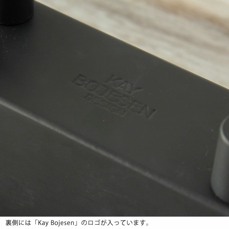 裏側には「Kay Bojesen」のロゴ入りの木製アニマルカバ