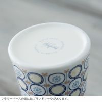 底にはブランドマークがあるエヴァフラワーベース