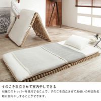 すのこを自立させて室内干しできる折り畳み式すのこ