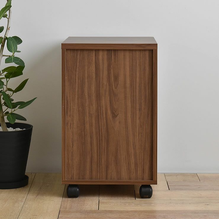 サイドチェスト背面