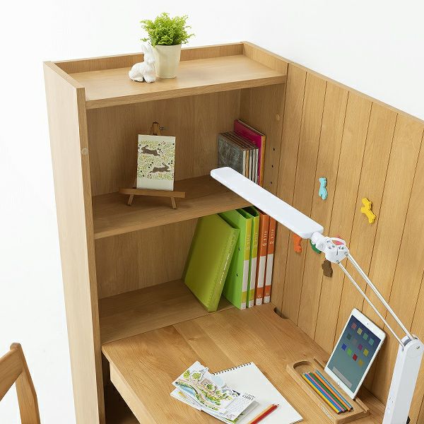 コンパクトでありながら収納も抜群な学習机セット