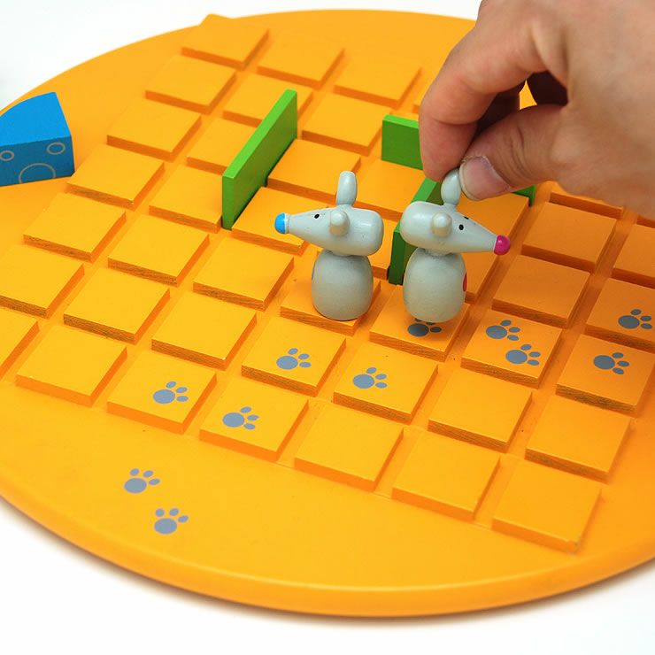 コリドール・キッズは盤のマス目の数が少なくなっているため小さな子どもでも集中力を切らすことなくゴールまで辿り着くことができます