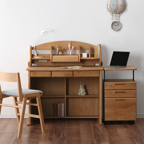 上棚やワゴン付きで収納力もたっぷりなナチュラルで学習机3点セット