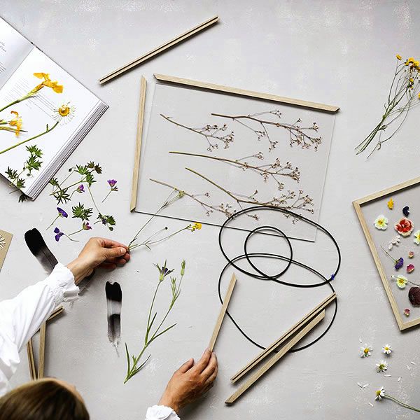 ポスター・版画・絵画・写真などはもちろん、ドライフラワーやファブリック、切符や切手などのコレクションなども飾れるMOEBE（ムーベ）フレームA3サイズ