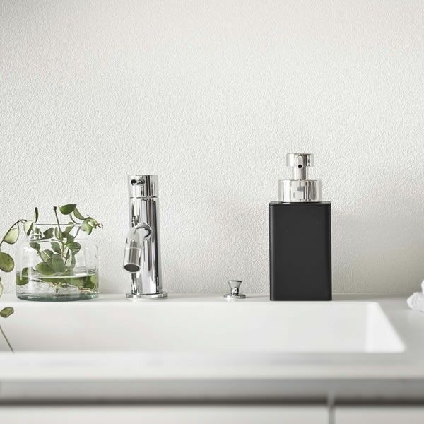 山崎実業詰め替え用ディスペンサー TOWER（タワー） 泡タイプはお風呂場や洗面所にキッチンなどどこに置いても違和感のない汎用性の高いデザイン