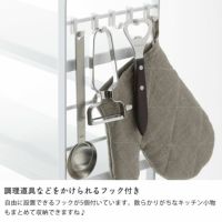 山崎実業シンク上キッチン収納ラック　tower（タワー）は調理道具などをかけられるフック付き