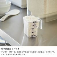 段々計量カップ付きの山崎実業密閉米びつ tower（タワー） 10kg 計量カップ付き