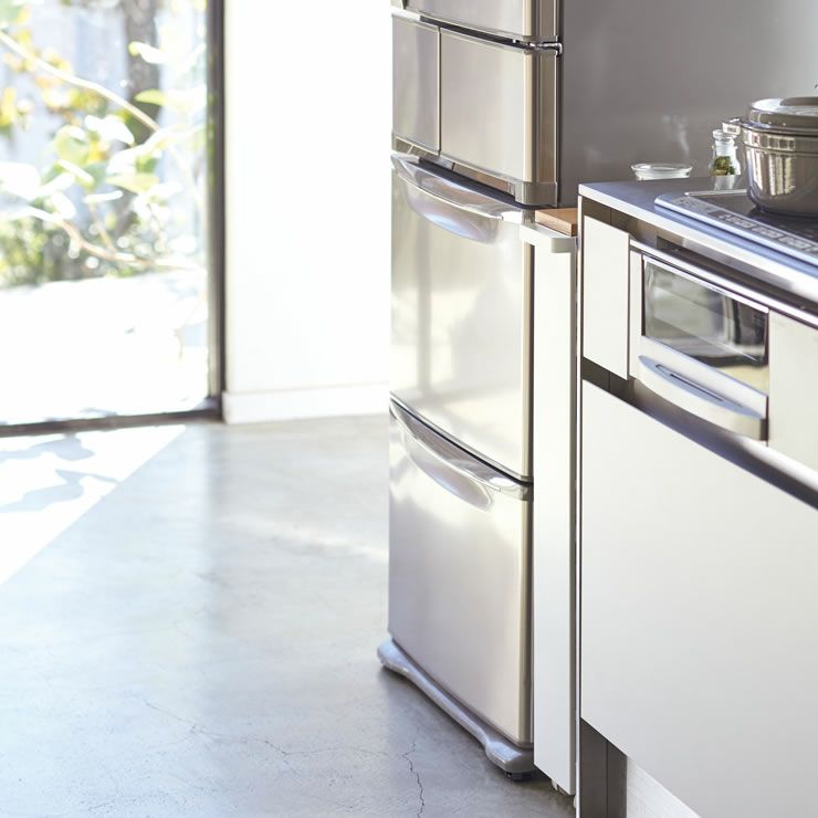 キッチンやお部屋のインテリアと調和しておしゃれな雰囲気にしてくれる山崎実業ハンドル付きスリムワゴン　tower（タワー）