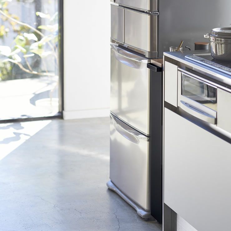 冷蔵庫やシンクの横にできてしまう隙間に!山崎実業ハンドル付きスリムワゴン　tower（タワー）