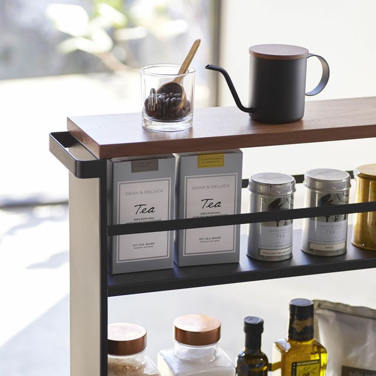 使う時はスムーズに引き出せお掃除の際もラクラクな山崎実業ハンドル付きスリムワゴン　tower（タワー）