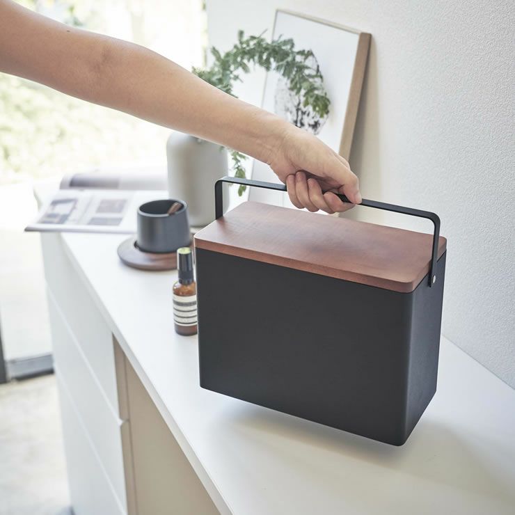 いざという時もさっと持ち運べる山崎実業救急箱　tower（タワー）