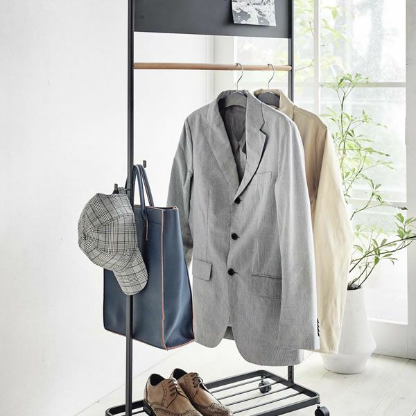 山崎実業キッズパネル付きハンガーラック　tower（タワー）はシンプルなデザインなので大人用コートハンガーとしてもご使用になれます