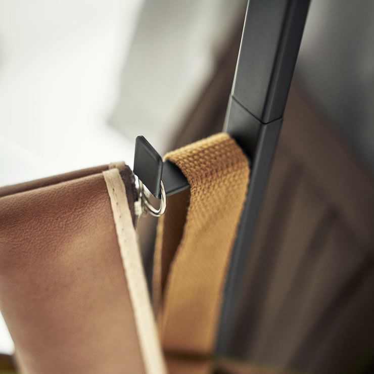 左右に3つ大きなフックがある山崎実業キッズパネル付きハンガーラック　tower（タワー）