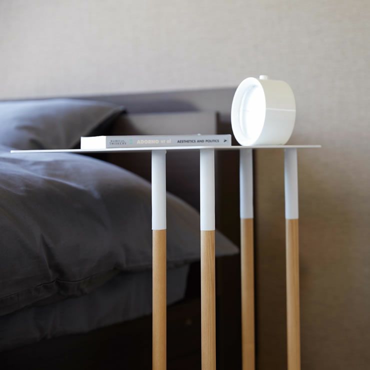 シンプルでスタイリッシュなデザインの山崎実業差し込みサイドテーブル　plain（プレーン）