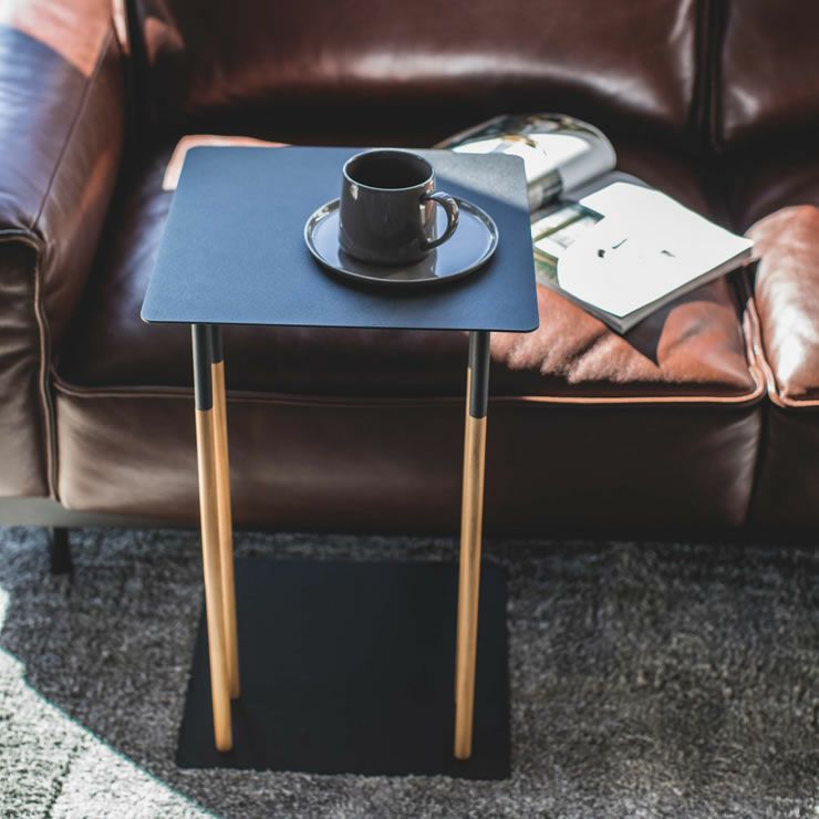 ソファやベッドの脚元に差し込んで使える山崎実業差し込みサイドテーブル　plain（プレーン）