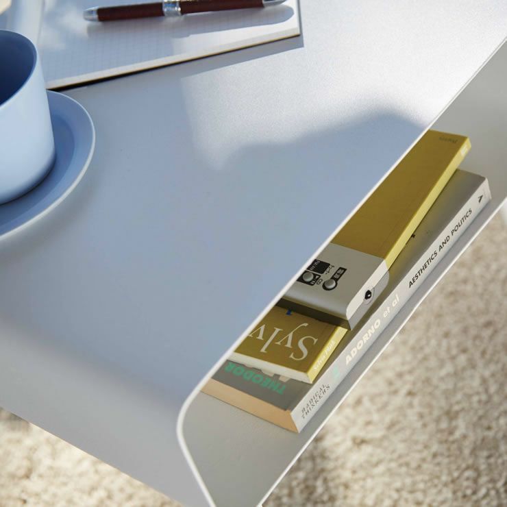 山崎実業ローサイドテーブル　plain（プレーン）のスチール（紛体塗装）素材は丈夫で水にも強いので錆びにくく長くお使いいただけます