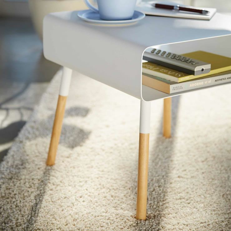 ナチュラル・北欧風など様々なテイストのお部屋に合わせやすい山崎実業ローサイドテーブル　plain（プレーン）