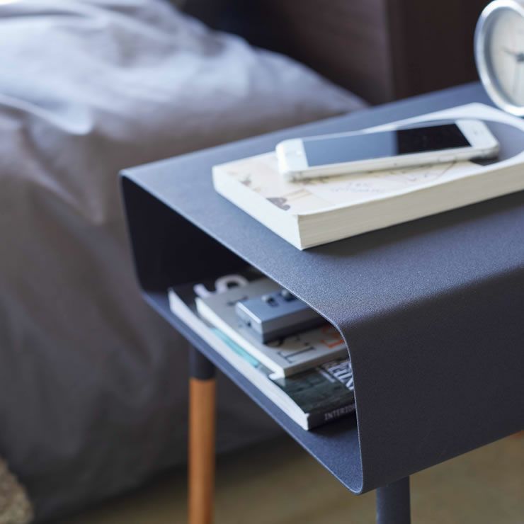 シンプルでスタイリッシュなデザインの山崎実業ローサイドテーブル　plain（プレーン）