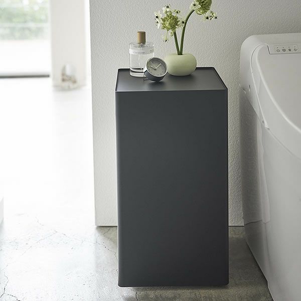 山崎実業袋ごとトイレットペーパーストッカー　tower（タワー）　12ロールはシンプルなデザインで雰囲気を邪魔せずすっきり収納