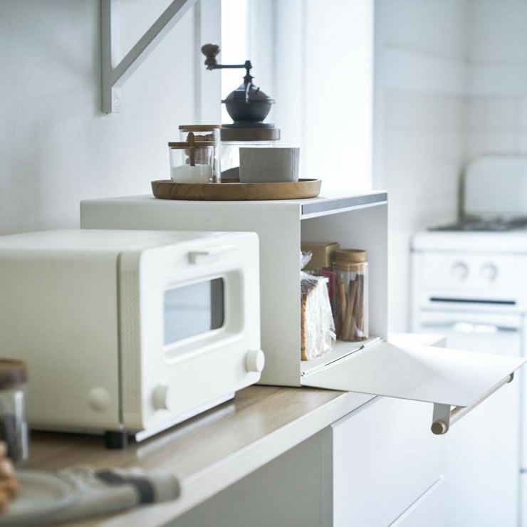 山崎実業ブレッドケース　tosca（トスカ）は真っ白なスチールとあたたかみのある天然木がシンプルで生活感を薄めます