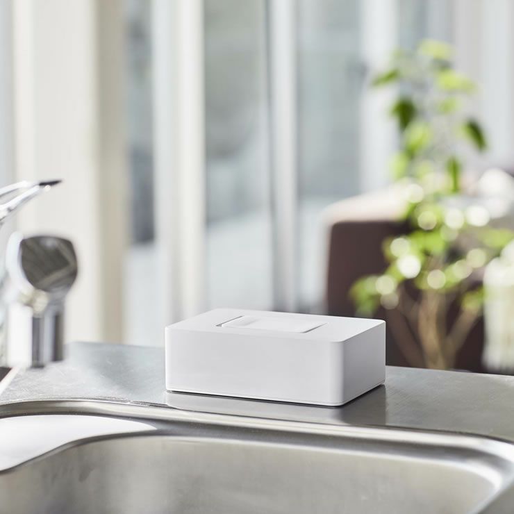 山崎実業マグネットウェットシートホルダー　tower（タワー）は便利なシリコーン蓋のウェットシートケース