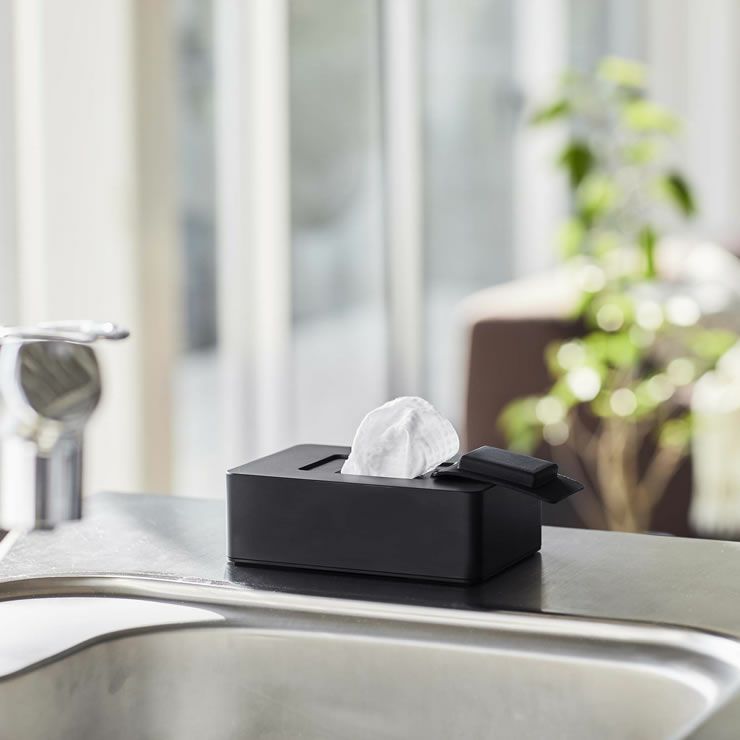 山崎実業マグネットウェットシートホルダー　tower（タワー）はどこに置いても違和感のない汎用性の高いデザイン