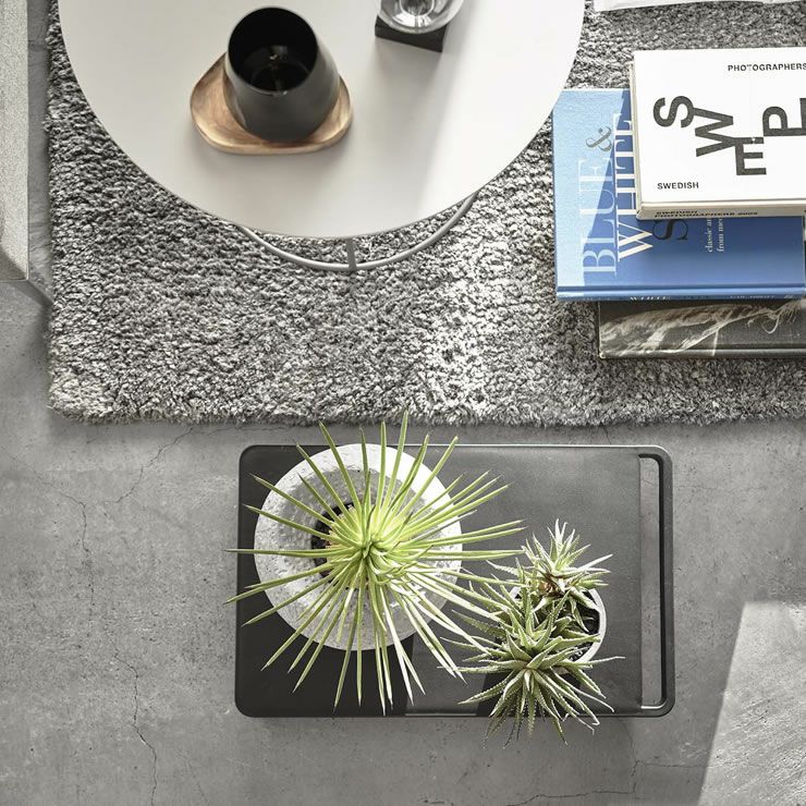 山崎実業台車　tower（タワー）は装飾のないシンプルさでスタイリッシュ感を演出しています