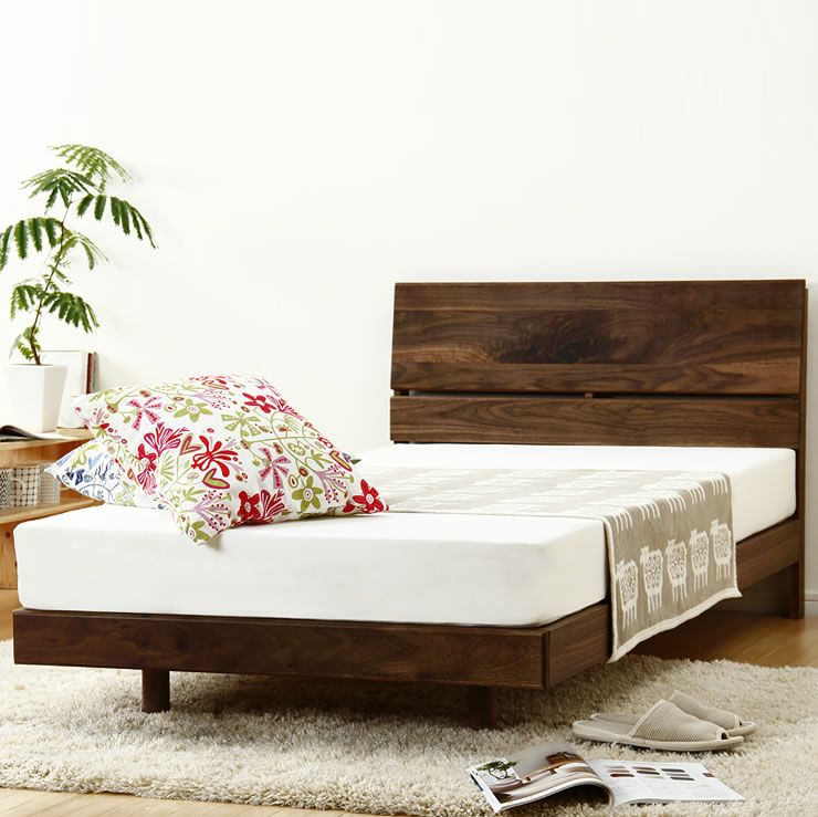落ち着いた色合いで味わいのある木製すのこベッド