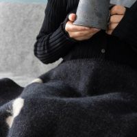 皆川明氏がデザインした人気のCHOUCHOのブランケット
