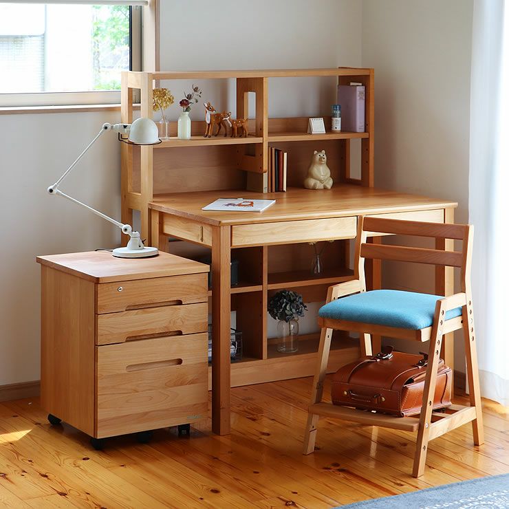 収納たっぷりなラックとワゴンがセットになった学習机4点セット