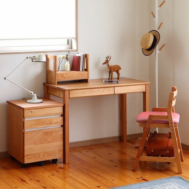 コンパクトな上棚とワゴンがセットになった学習机4点セット