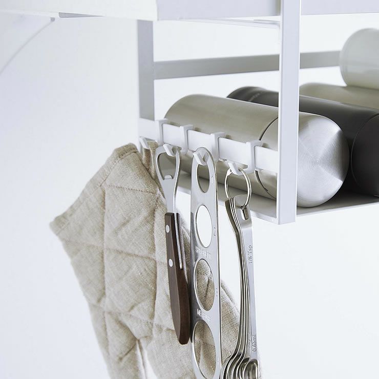 引っ掛け収納に便利なフック付き山崎実業戸棚下ワイドジャグボトル収納ラック tower（タワー）