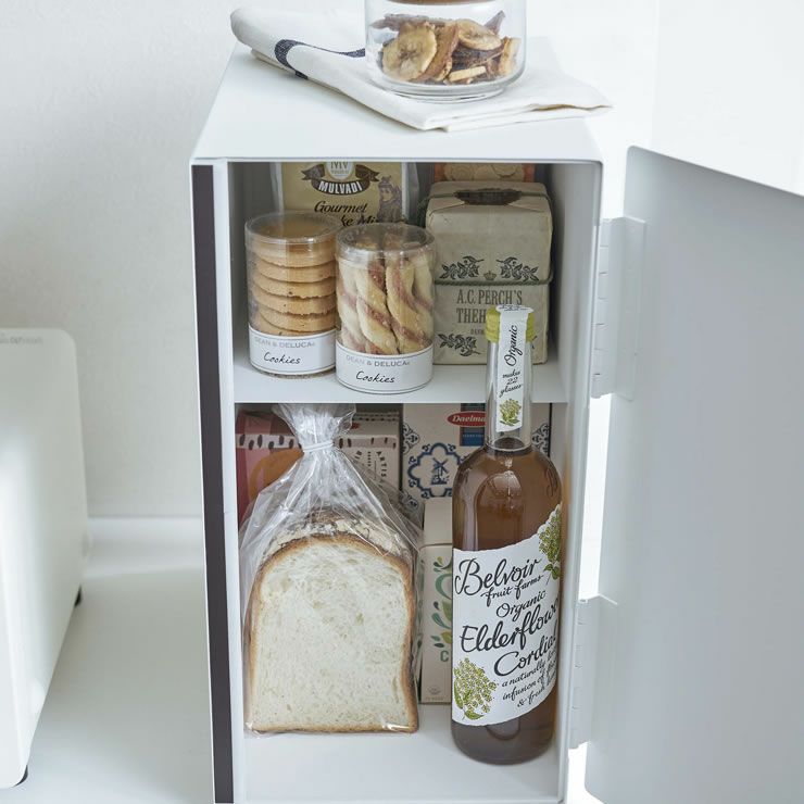 山崎実業ブレッドケース tosca（トスカ） スリム ホワイトは縦長のデザインなので幅を取らずにすっきり収納できます